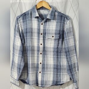 Old Navy women's plaid flannel button down plaid shirt